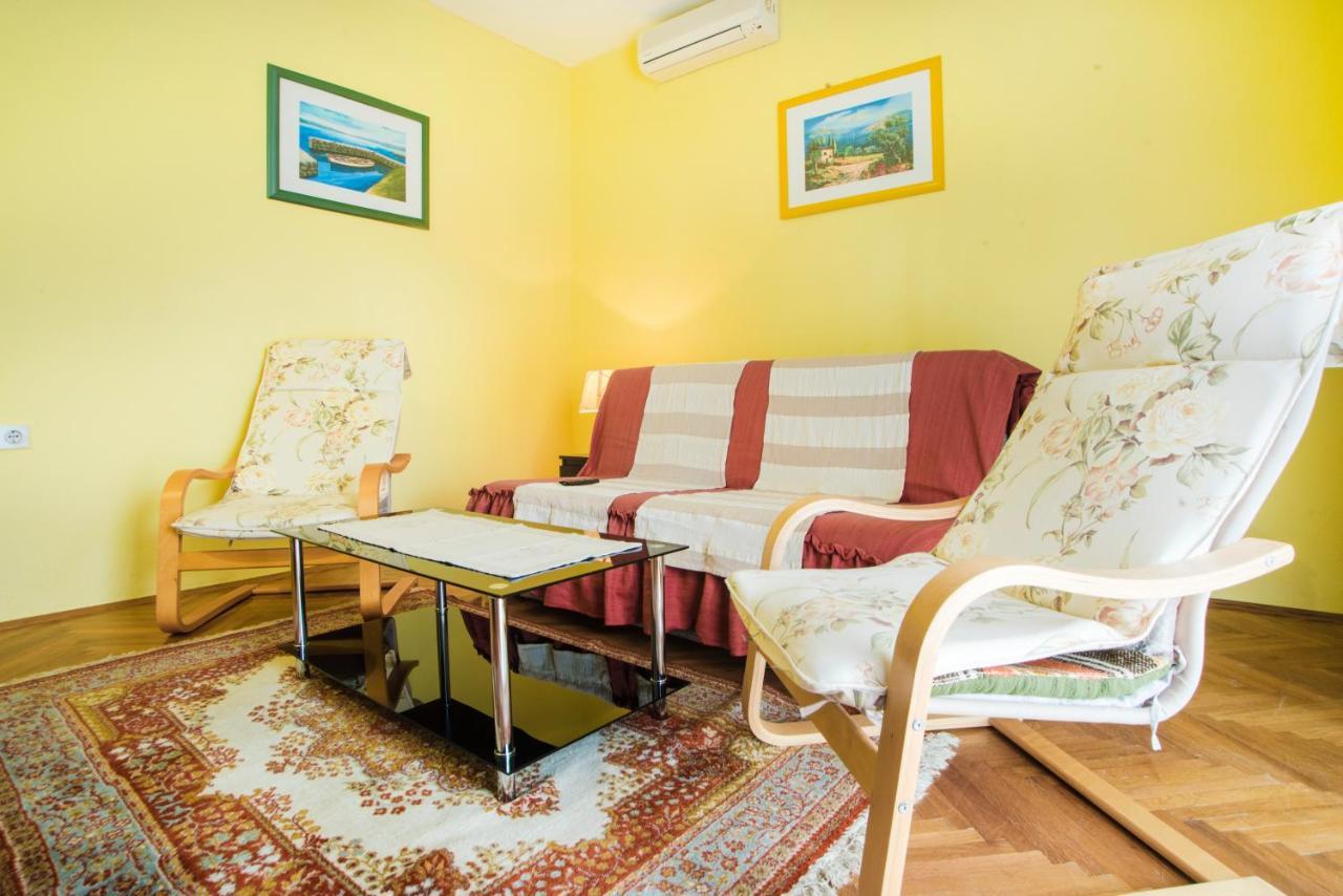 Karmelic Apartment